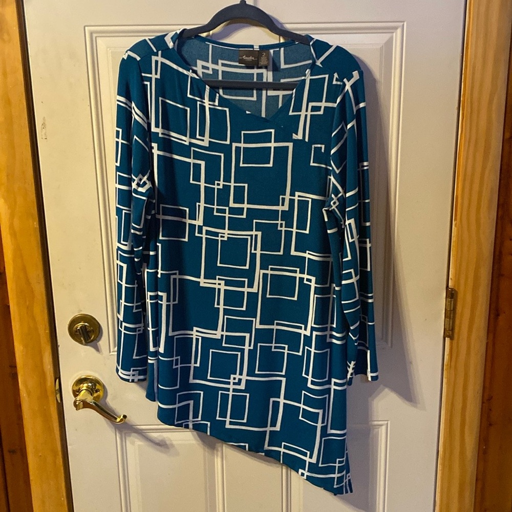 Travelers/Chicos Tunic Top Size 2 = to a Size Large/XLarge